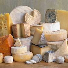 Sajttál sokféle sajttal