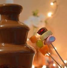 Csokoládészökőkút mártogatnivalókkal